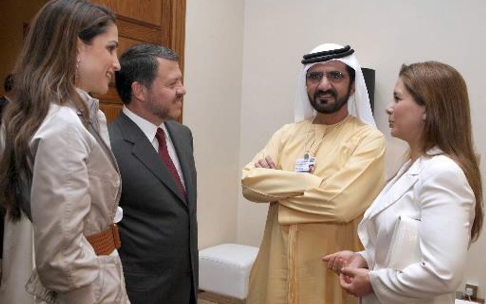 Król Jordanii Abdullah II z królową Ranią i szejkiem Mohammedem bin Rashidem al-Maktoumem, premierem