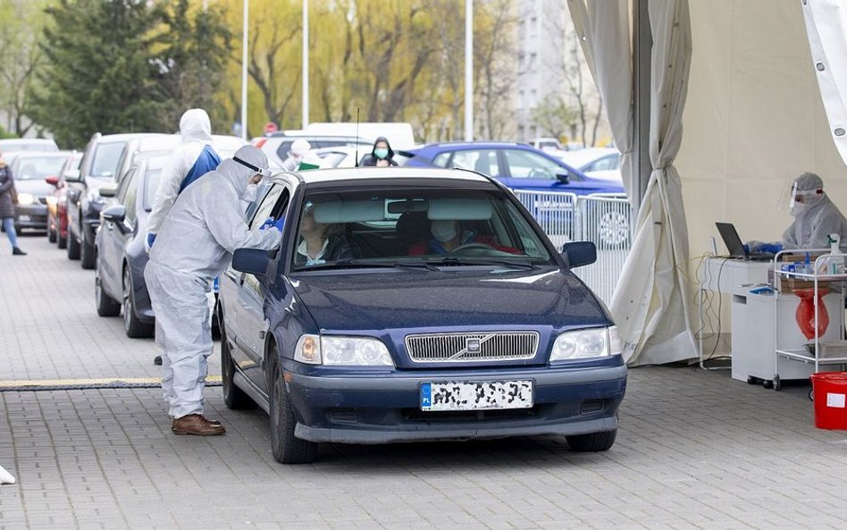 Górnicy przechodzą infekcję bezobjawowo. Ale zarazili rodziny