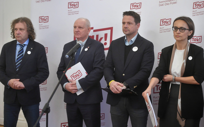Liderzy ruchu Tak! Dla Polski (od lewej): prezydent Sopotu Jacek Karnowski, burmistrz Lądka Zdroju R