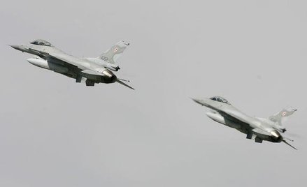 F16