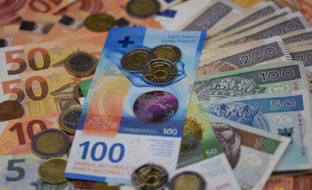 Złoty nadal mocny. Kurs franka najniżej od ponad dwóch lat