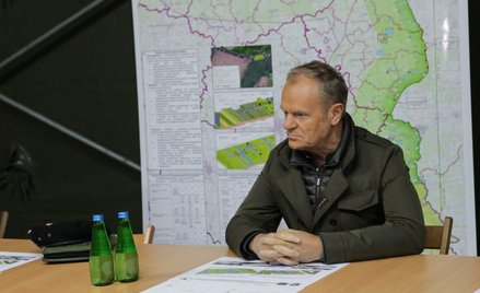 Donald Tusk podczas wizyty w Orzyszu