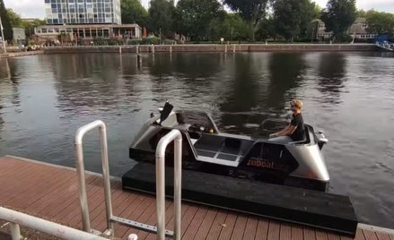 Robo łodzie już wkrótce będą pływać po kanałach w Amsterdamie. Na pokład zabiorą pięciu pasażerów