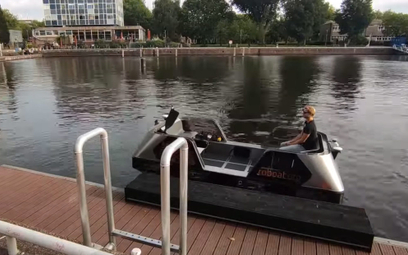 Robo łodzie już wkrótce będą pływać po kanałach w Amsterdamie. Na pokład zabiorą pięciu pasażerów