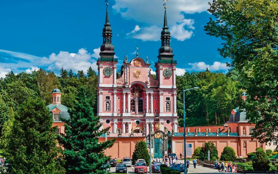 Początki kultu maryjnego w Świętej Lipce sięgają XIV wieku.