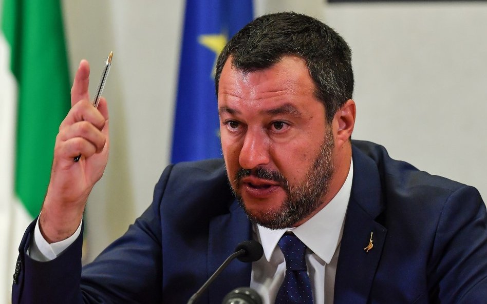 Salvini chce oczyścić kraj z "nielegalnych" romskich obozów