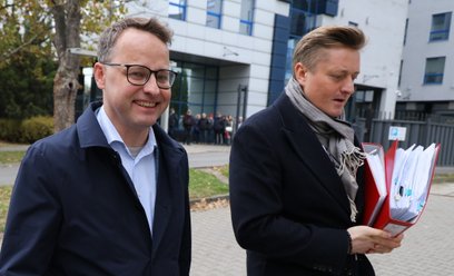 Marcin Romanowski oraz jego pełnomocnik mec. Bartosz Lewandowski