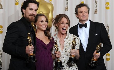 Zdobywcy Oscarów: aktorki Natalie Portman (druga od lewej) i Melissa Leo oraz aktorzy Colin Firth (p