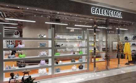 Kontrowersyjne reklamy zniknęły ze wszystkich mediów społecznościowych Balenciagi, a hiszpański dom 