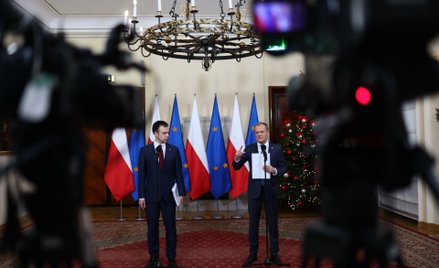 Premier Donald Tusk (P) oraz minister finansów Andrzej Domański (L)