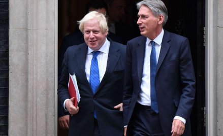 Boris Johnson porównuje brexit do lądowania na Księżycu