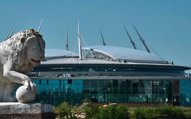 Przy budowie Zenit Areny w Sankt Petersburgu, która będzie gościć uczestników piłkarskiego mundialu 