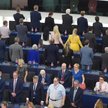 PE: Posłowie Brexitu odwrócili się plecami w czasie hymnu