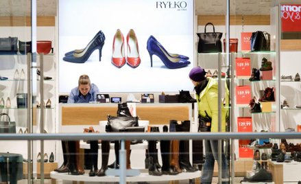 W sklepach nadal mało klientów