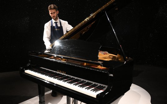 Fortepian należacy do Freddiego Mercury'ego