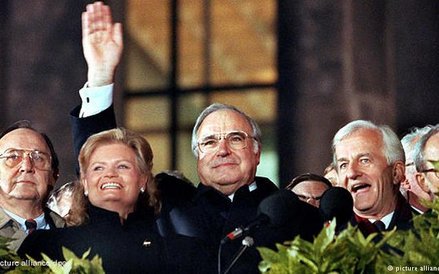 Na szczycie kariery. Po upadku Muru Berlińskiego w 1989 r. Kohl przeforsował międzynarodowe negocje 