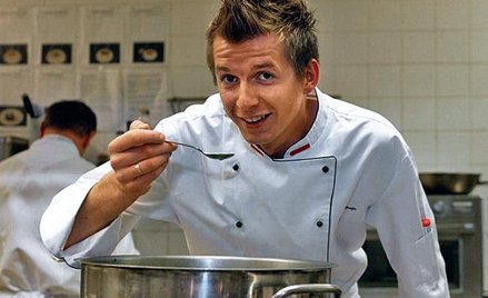 Karol Okrasa, który prowadzi program kulinarny „Kuchnia z Okrasą” w TVP, do dziś pamięta, jak na egz