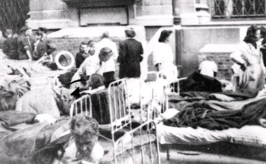 Szpital Maltański podczas powstania warszawskiego, sierpień 1944 r. Materiały prasowe