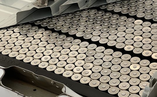 Bateria Tesla 4680 od środka