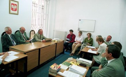Spór o butelkę stylizowaną na kontury Polski