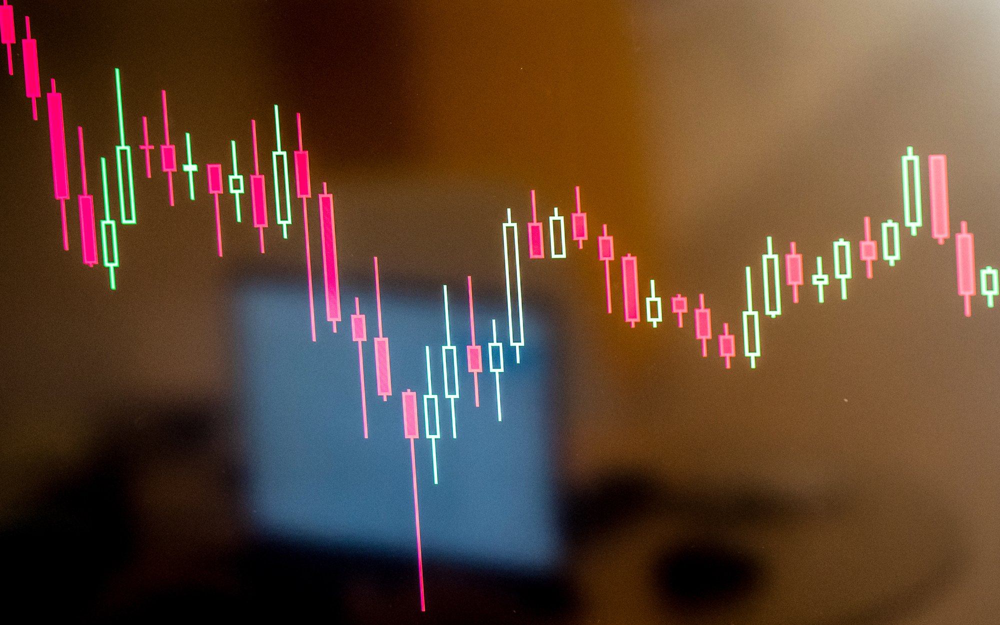 Handel na giełdzie w cieniu "trzech wiedźm" i decyzji Moody`s