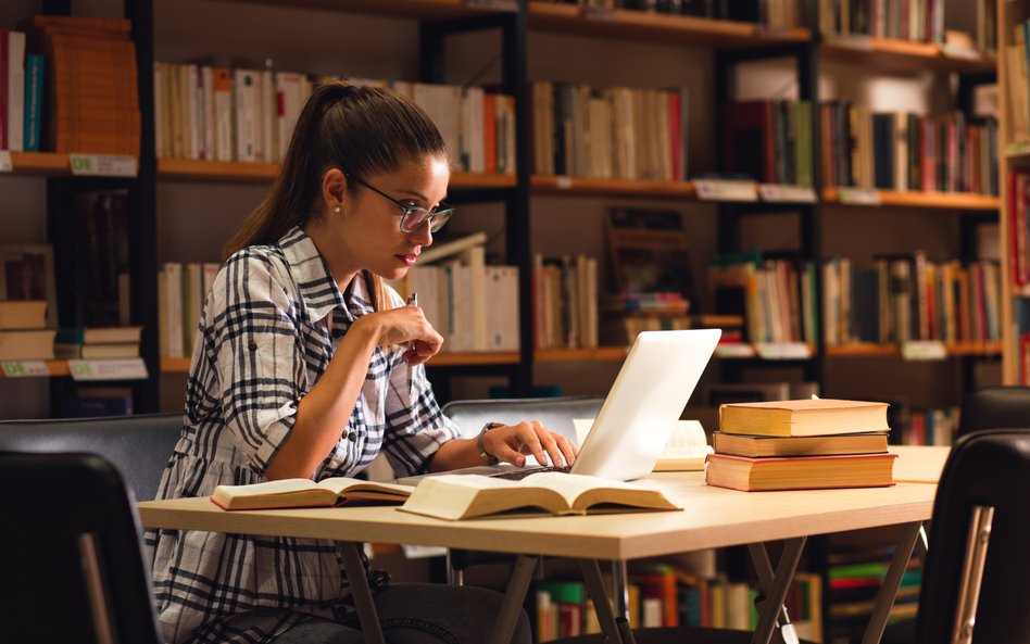 Dr Anna Jelec: Popularność konkretnych słów i zwrotów w języku angielskim to złożone zagadnienie, bo