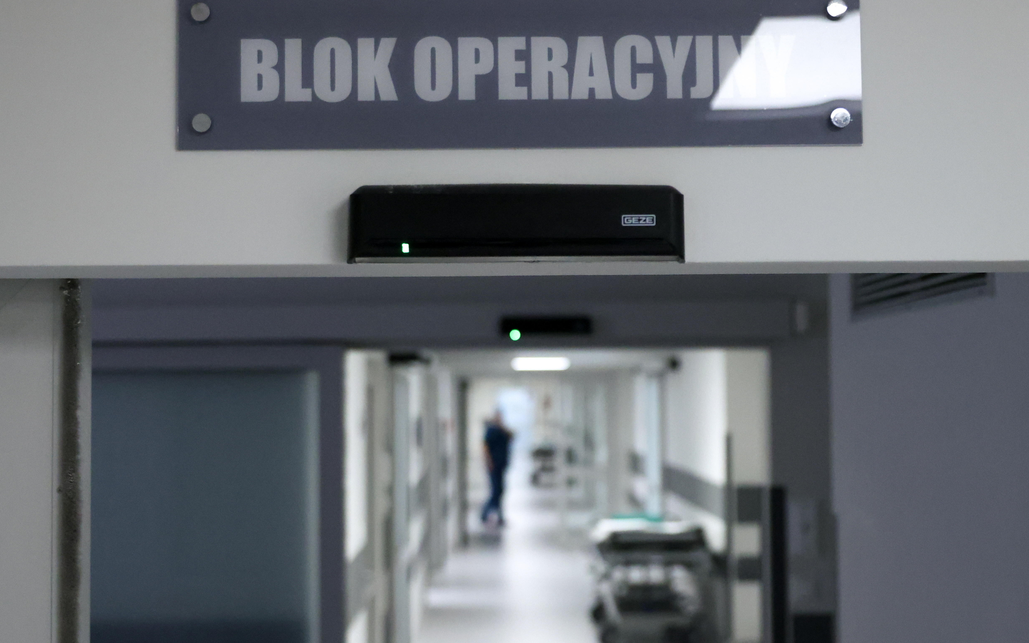 20 tysięcy złotych i operacja trzustki na nowoczesnym sprzęcie. Pacjentów informował znany profesor