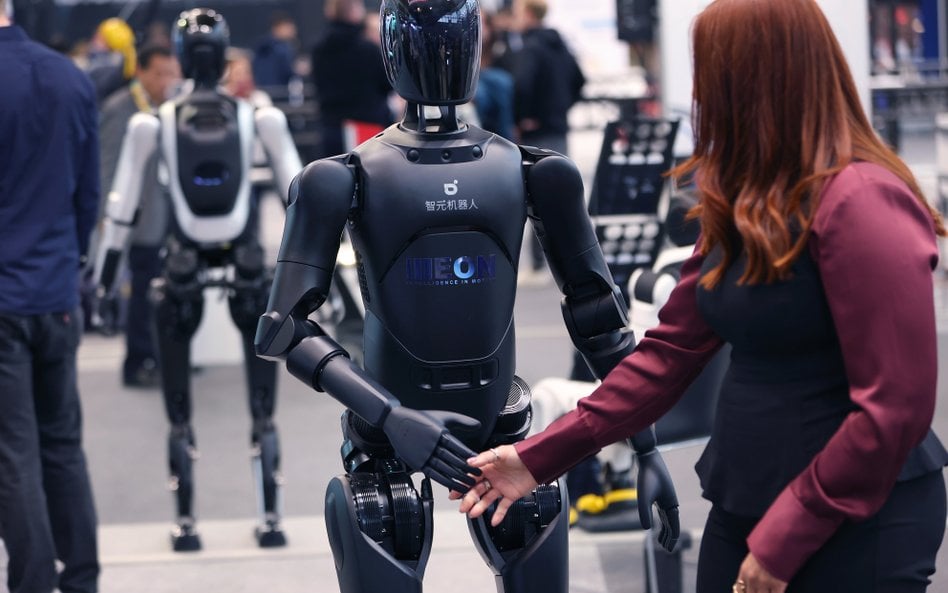 Chińskie roboty podbijają świat (na zdjęciu humanoid Agibot). Do ekspansji dołącza właśnie koncern B