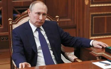 Putin ostrzega Macrona przed "nieprzemyślanymi działaniami"