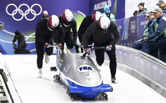 Trening francuskich bobsleistów przed zawodami w Cortinie d'Ampezzo.