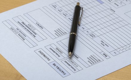 Wątpliwości biorą się z tego, że przepisy o KSeF przewidują okresy przejściowe.