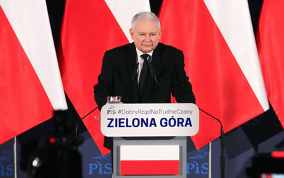 Jarosław Kaczyński ma powody do zadowolenia: Prawo i Sprawiedliwość niezmiennie prowadzi w sondażach