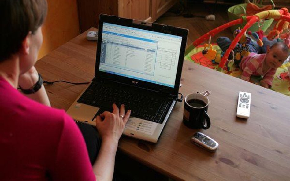 Od biznesu prowadzonego na macierzyńskim należy się ZUS