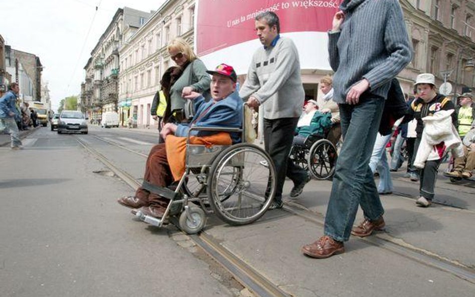 Dla kogo zasiłek pielęgnacyjny, a dla kogo świadczenie pielęgnacyjne