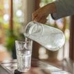 Woda z kranu kosztuje restauracje grosze. Rząd i tak zrezygnował z tego nowego obowiązku