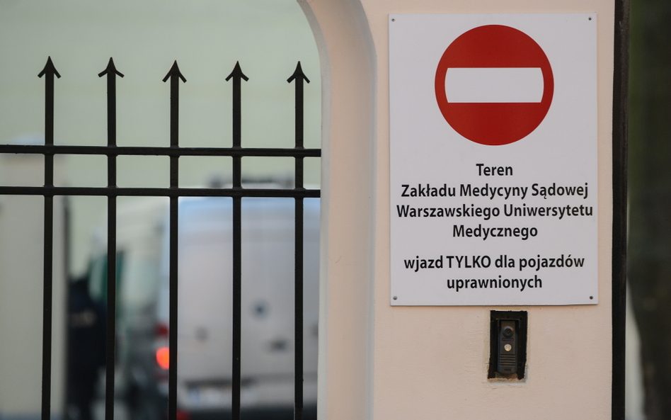 Teren Zakładu Medycyny Sądowej Warszawskiego Uniwersytetu Medycznego
