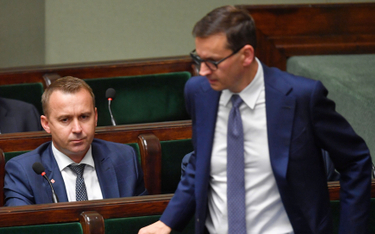 Odchodzący minister Michał Cieślak i premier Mateusz Morawiecki