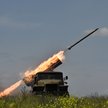 Ukraińska wyrzutnia BM-21 Grad ostrzeliwuje pozycje wojsk rosyjskich w obwodzie donieckim