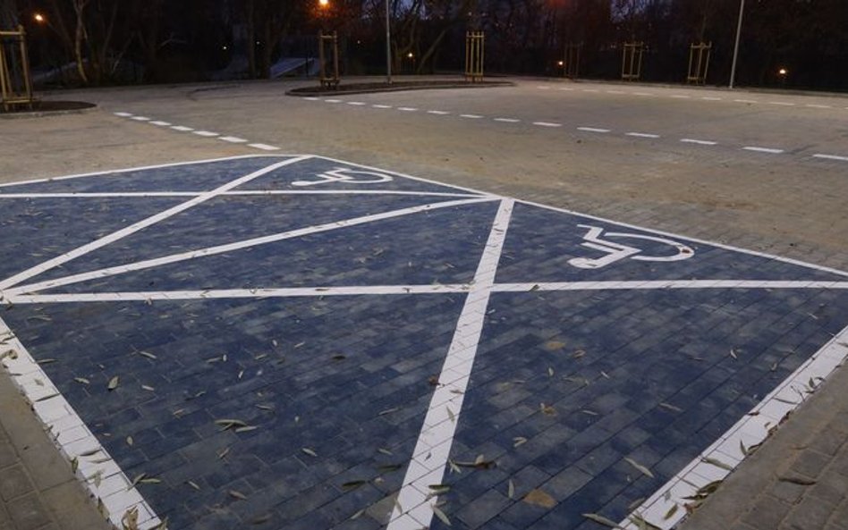 Budują parkingi tam, gdzie chcą mieszkańcy. Choć nie zawsze to wychodzi