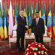 Prezydent RP Andrzej Duda(L) i prezydent Etiopii Mulatu Teshome Wirtu (P) podczas ceremonii oficjaln