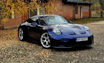Porsche 911 GT3 Touring ma silnik o 4 litrach pojemności, mocy 510 KM, przyspiesza w 3,4 s do setki 
