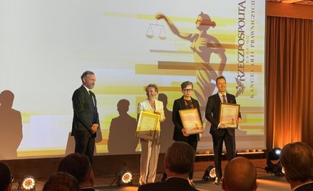 Przedstawiciele trzech zwycięskich kancelarii, od prawej: CMS - Andrzej Pośniak, Dentons - Anna Puks