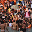 Kumbhamela: Hindusi obmywają się z grzechów w Gangesie