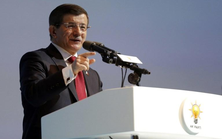 Premier Ahmet Davutoglu kilka dni temu na wiecu swojej partii AKP