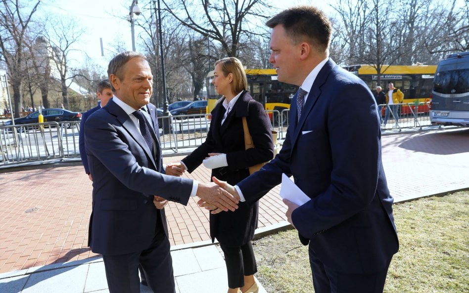 Czy Donald Tusk jest w stanie przyciągnąć do siebie wyborców Szymona Hołowni?