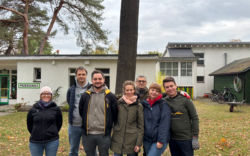 Zespół PFR TFI w ramach programu „Wolontariusze na start”podczas akcji w Towarzystwie Opieki nad Oci