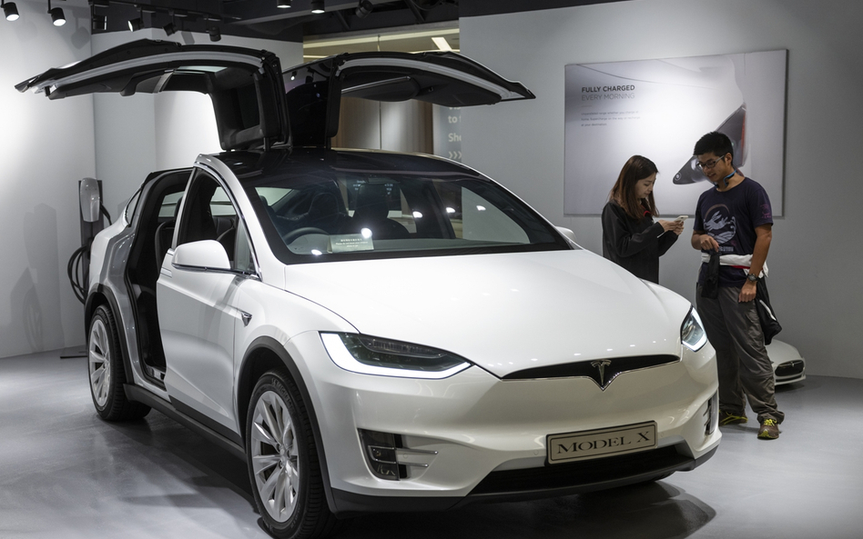 Tesla: Pracownicy przekazali technologię konkurencji